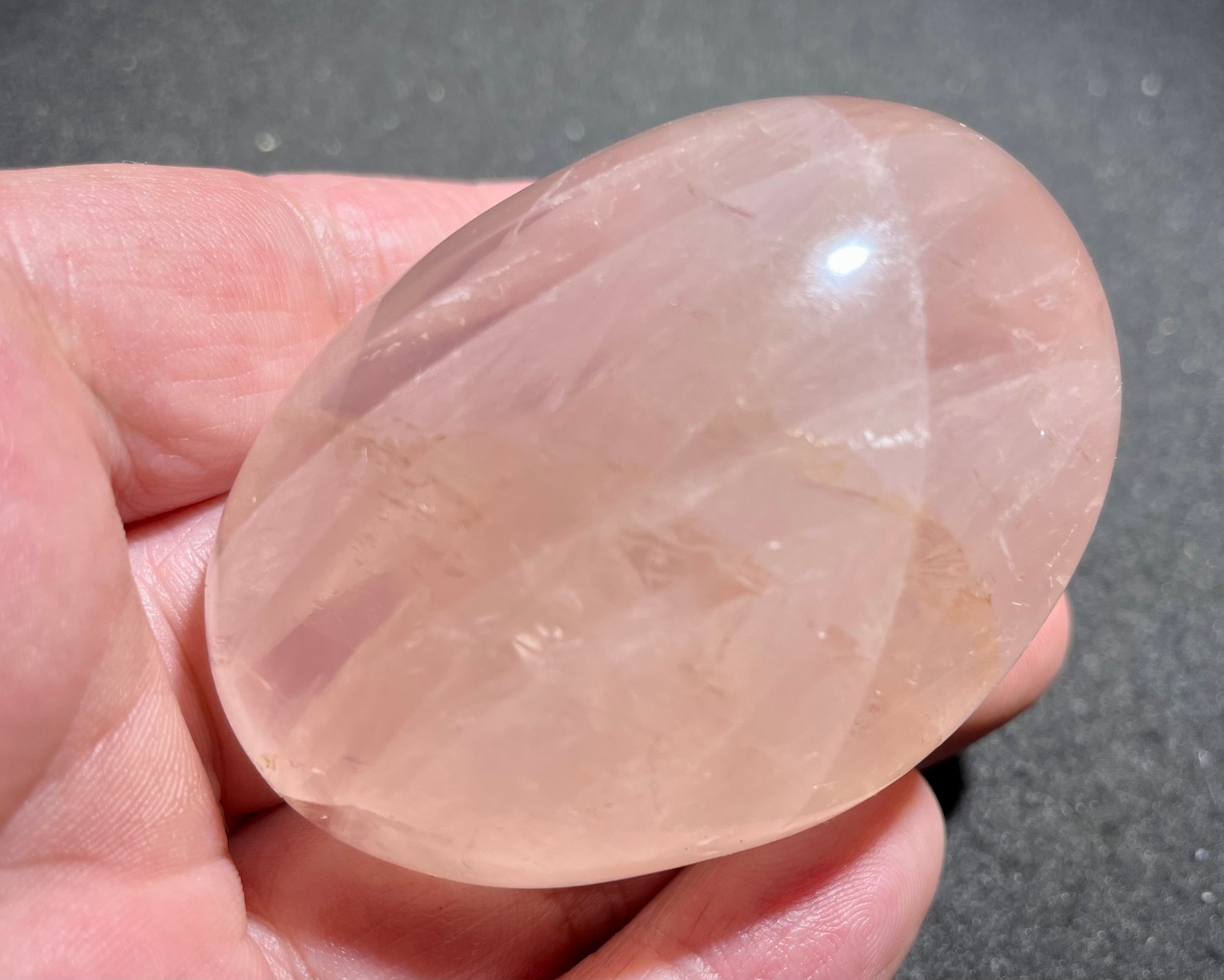 108g Natural pink crystal hand-held for playing with the crystal promotes healin
