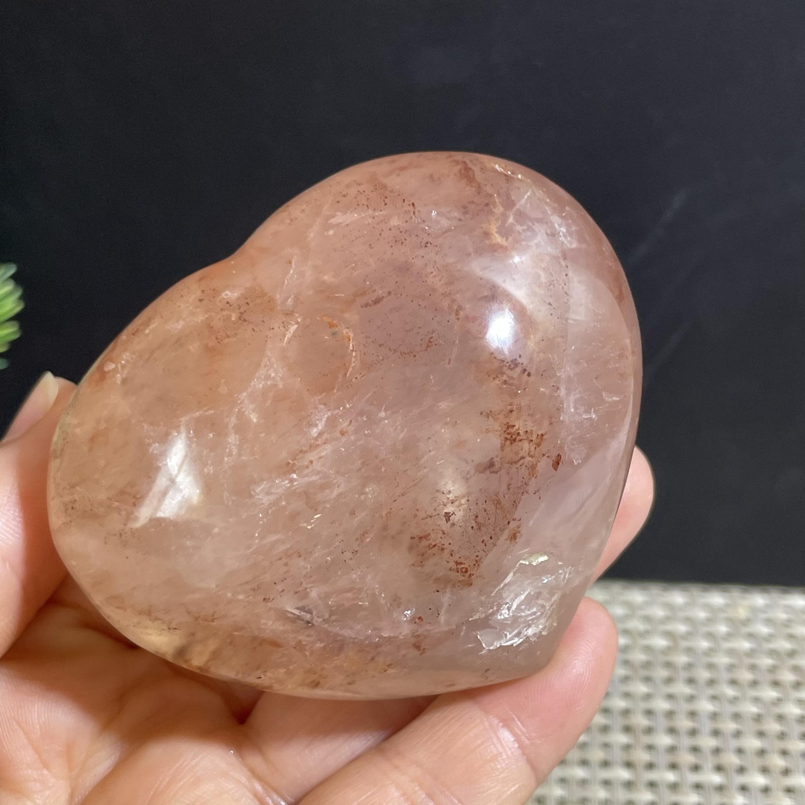 197g Natural red gum flower crystal hand polished quartz heart