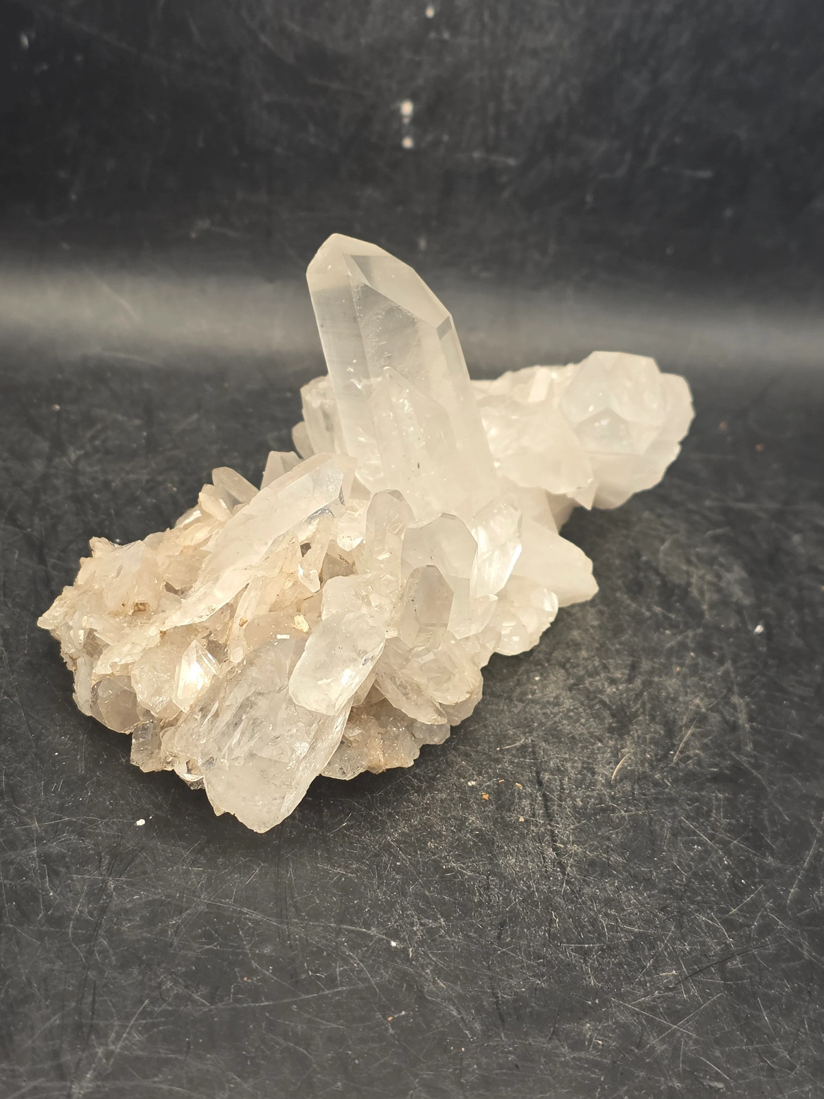Clear quartz cluster! 7.7 ounces, 4.8 inches long, 2.5″ wide