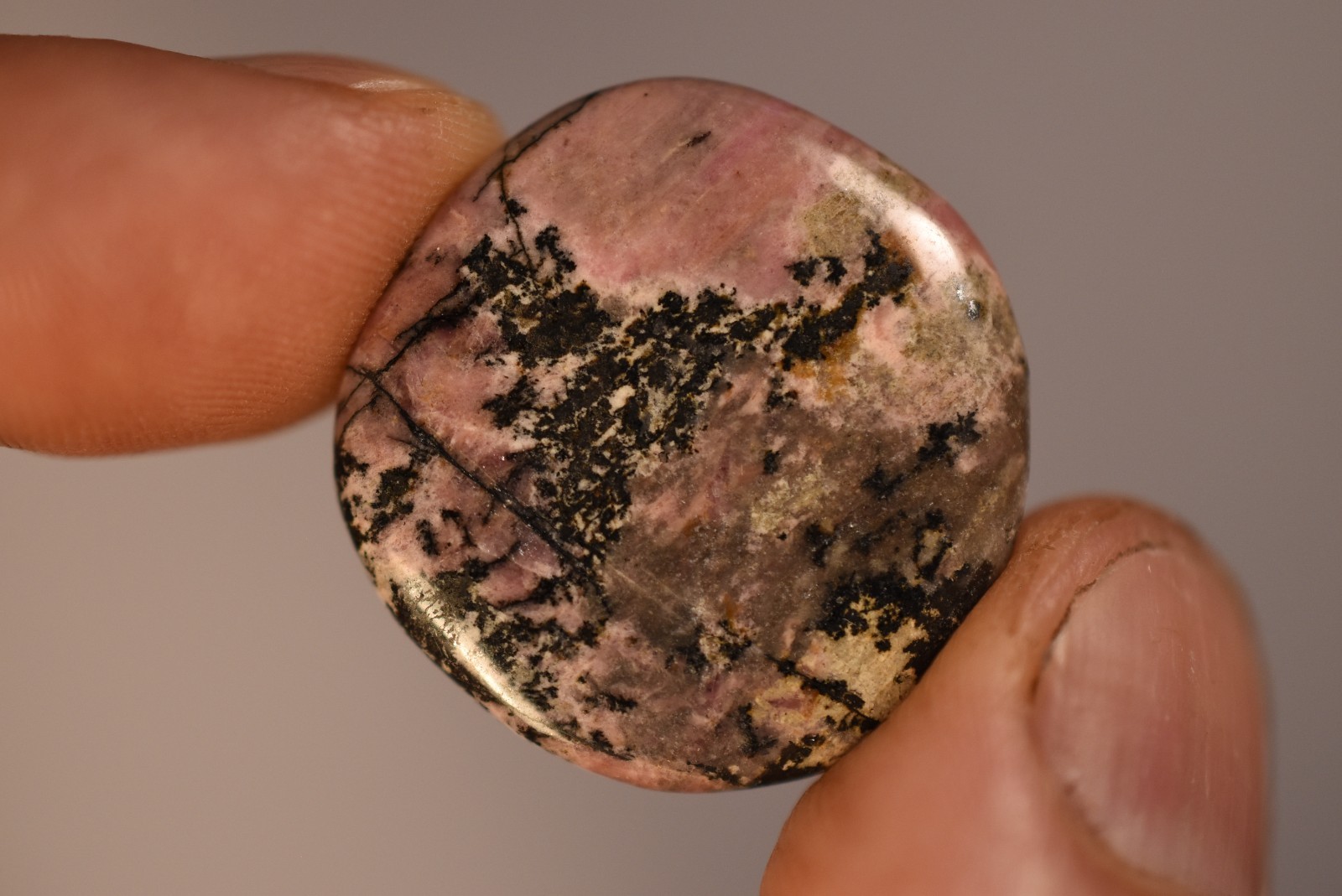 *RHODONITE* Flat Stone 2.7cm 9.3g Worry Palm Thumb Love Relaxation