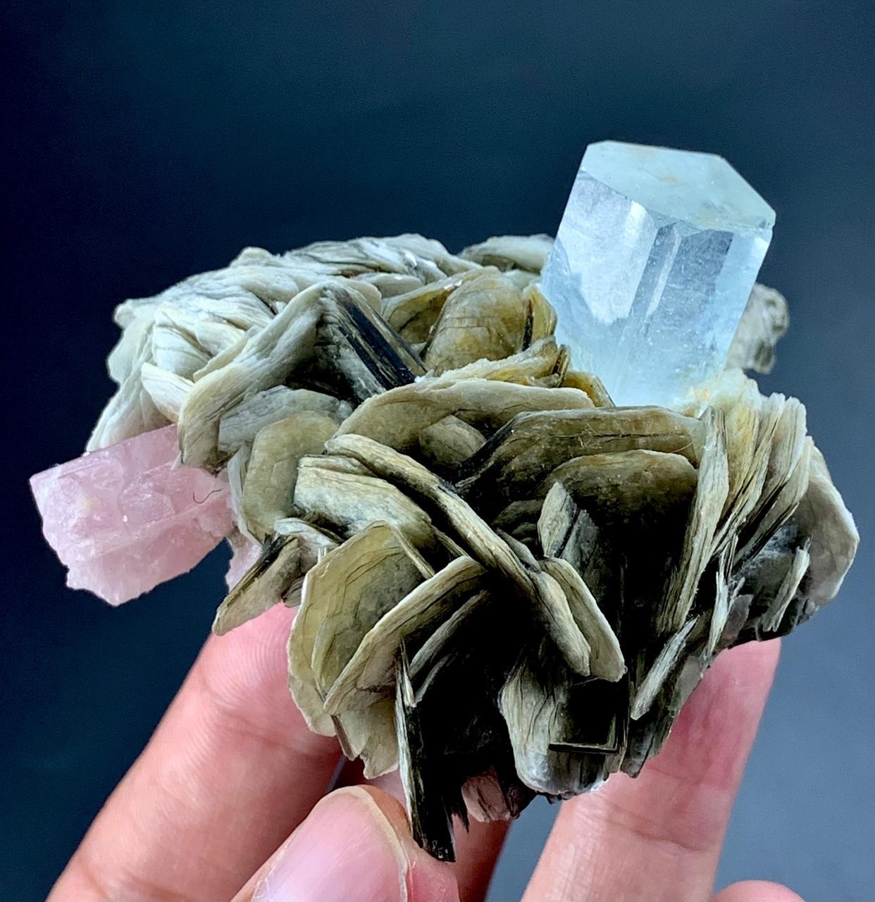 Natural Aesthetic Terminated Aquamarine With Pink Apatite From Pakistan (133 G)