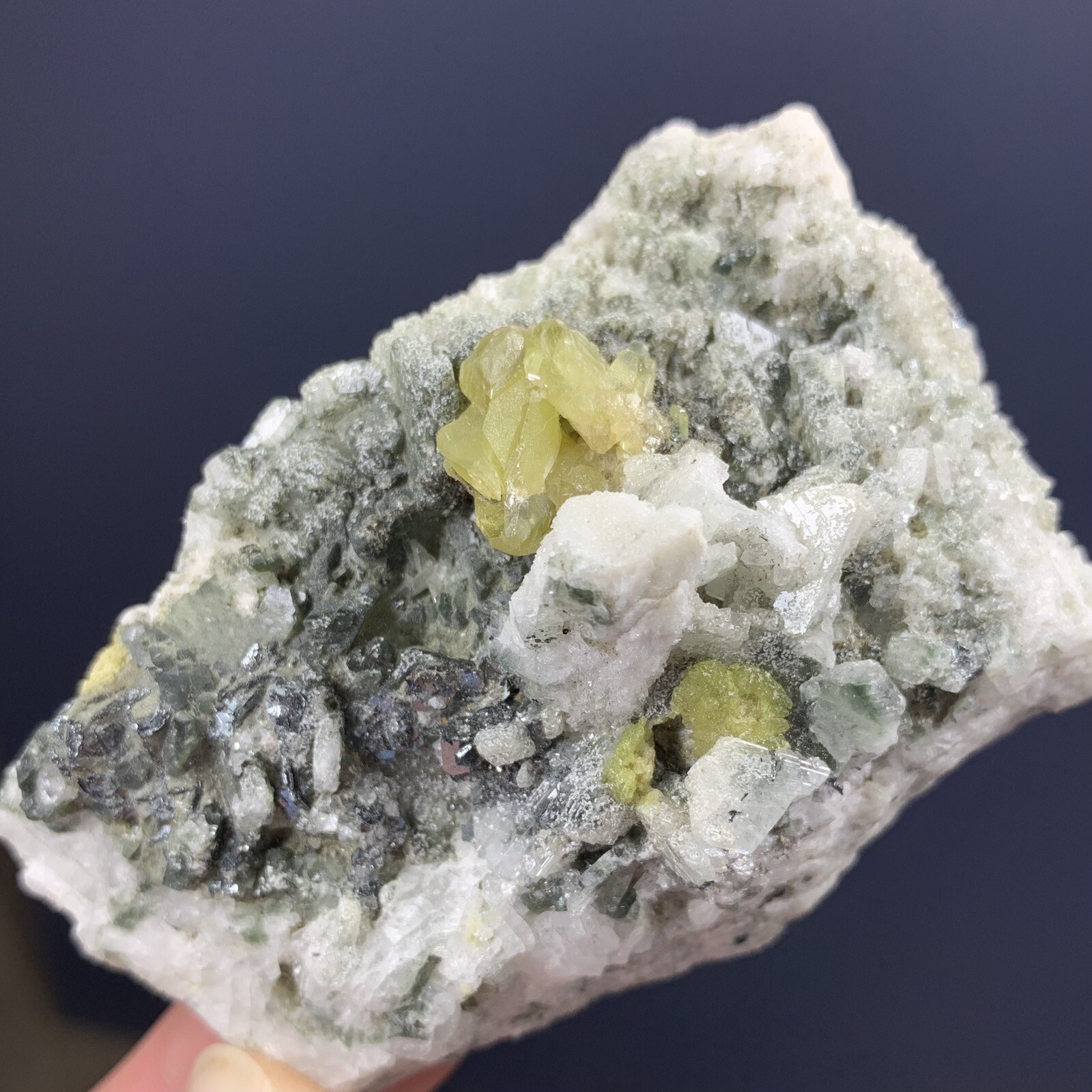 Titanite / Sphene & Ilmenite Crystals On Matrix Tormiq Roundu PAKISTAN 152g