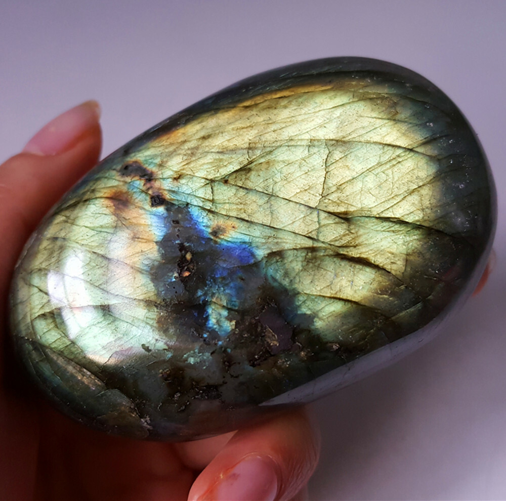 TOP 203G Natural Green Rainbow Labradorite Stone Polished Healing YO116