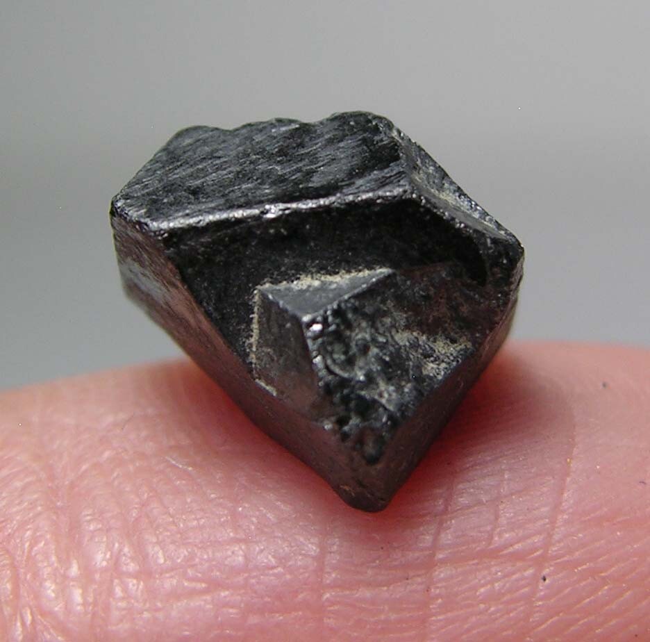 #7 Pakistan 9.25ct 100% Natural Octahedron Magnetite Crystal Specimen 1.80g 10mm