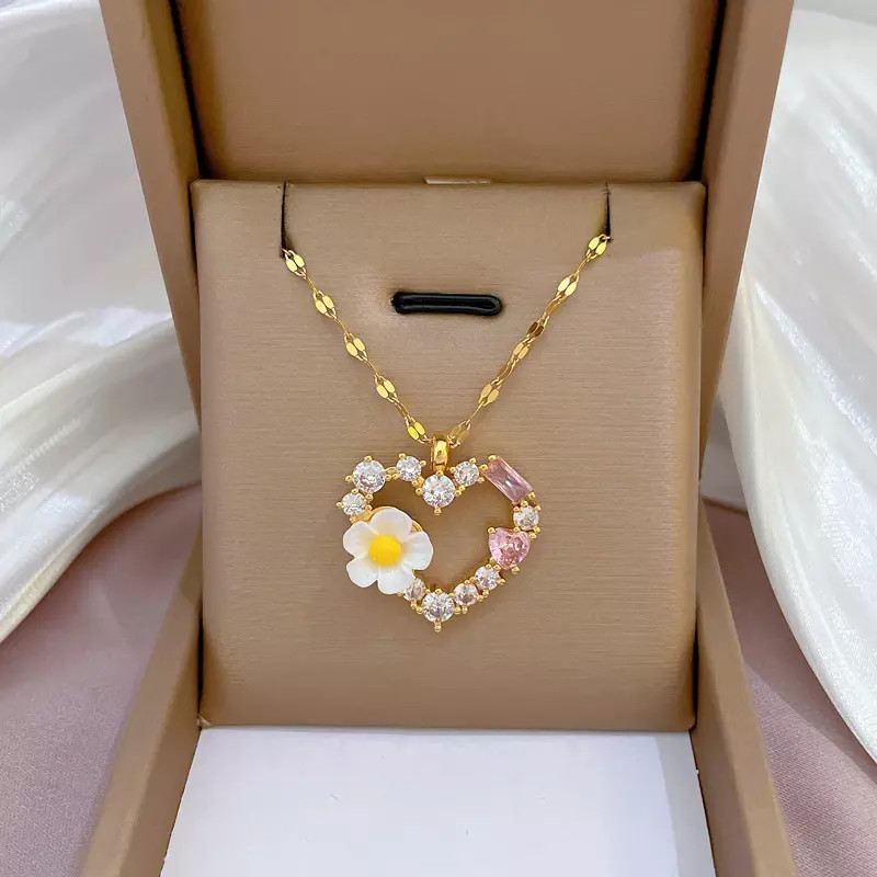 Women’s Fashion Jewelry Cubic Zircon Gold Heart Sunflower Pendant Necklace 1PC