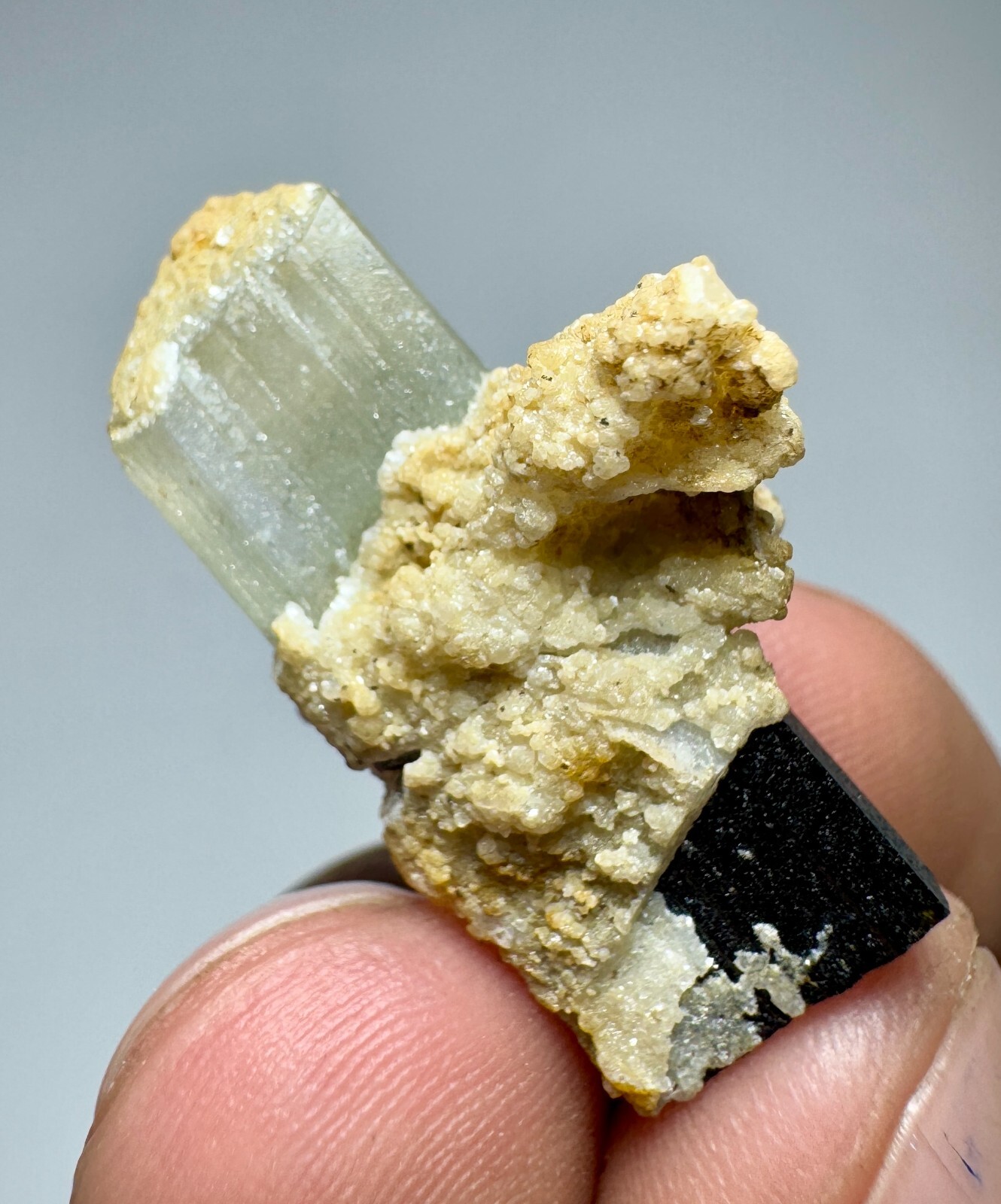 33 Carat Full Terminated White Cap Tourmaline Whit Albite From Staknala, Pak.