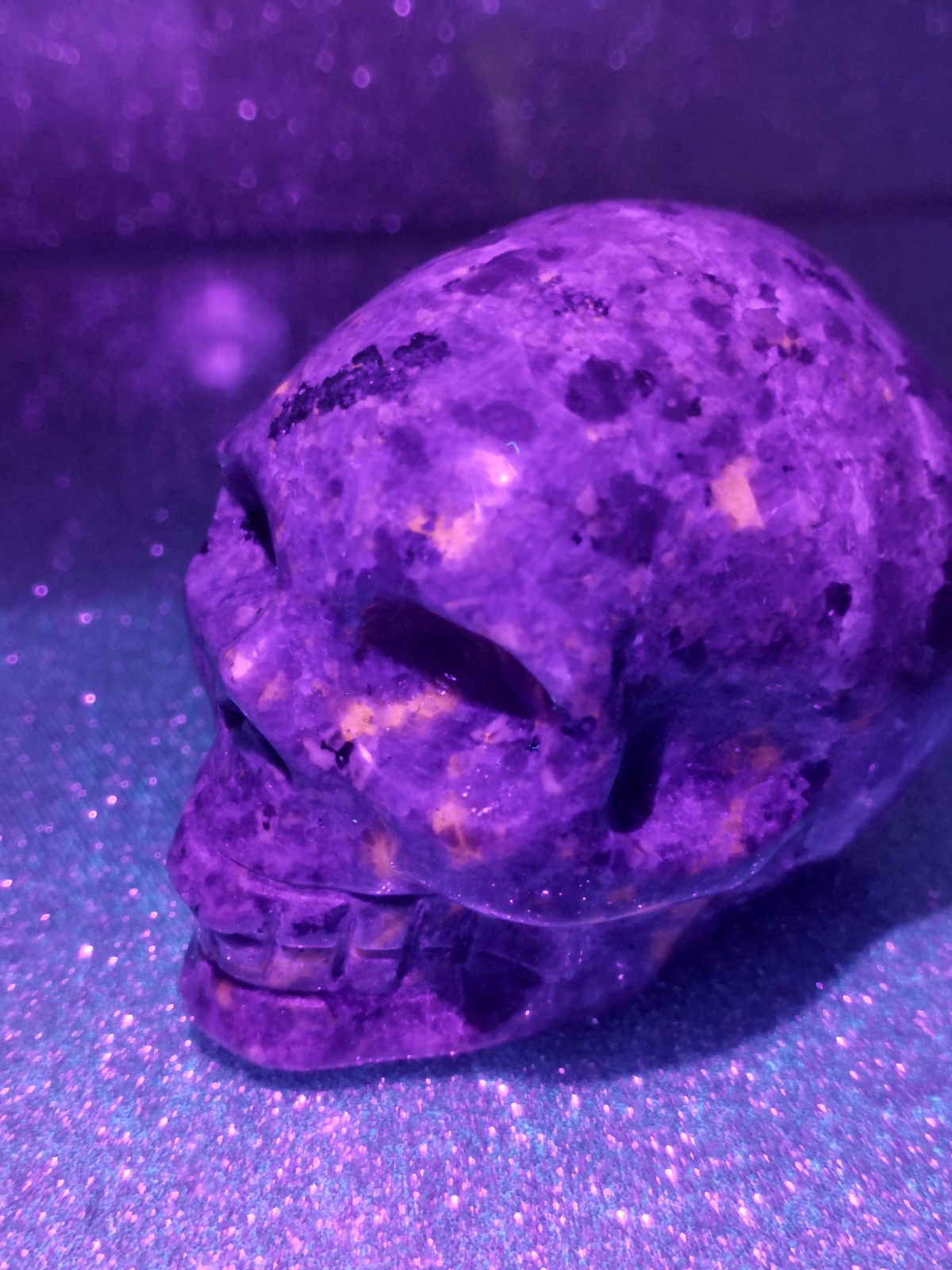 Yooperlite Skull 225.3g + Tower 70.8g Set – UV Reactive Glows Orange Under Light