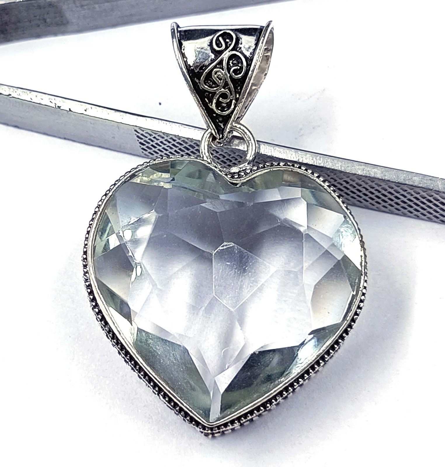 95.20Ct Natural White Sapphire Pendant 44x9mm Heart 925 Sterling Silver 5ANI