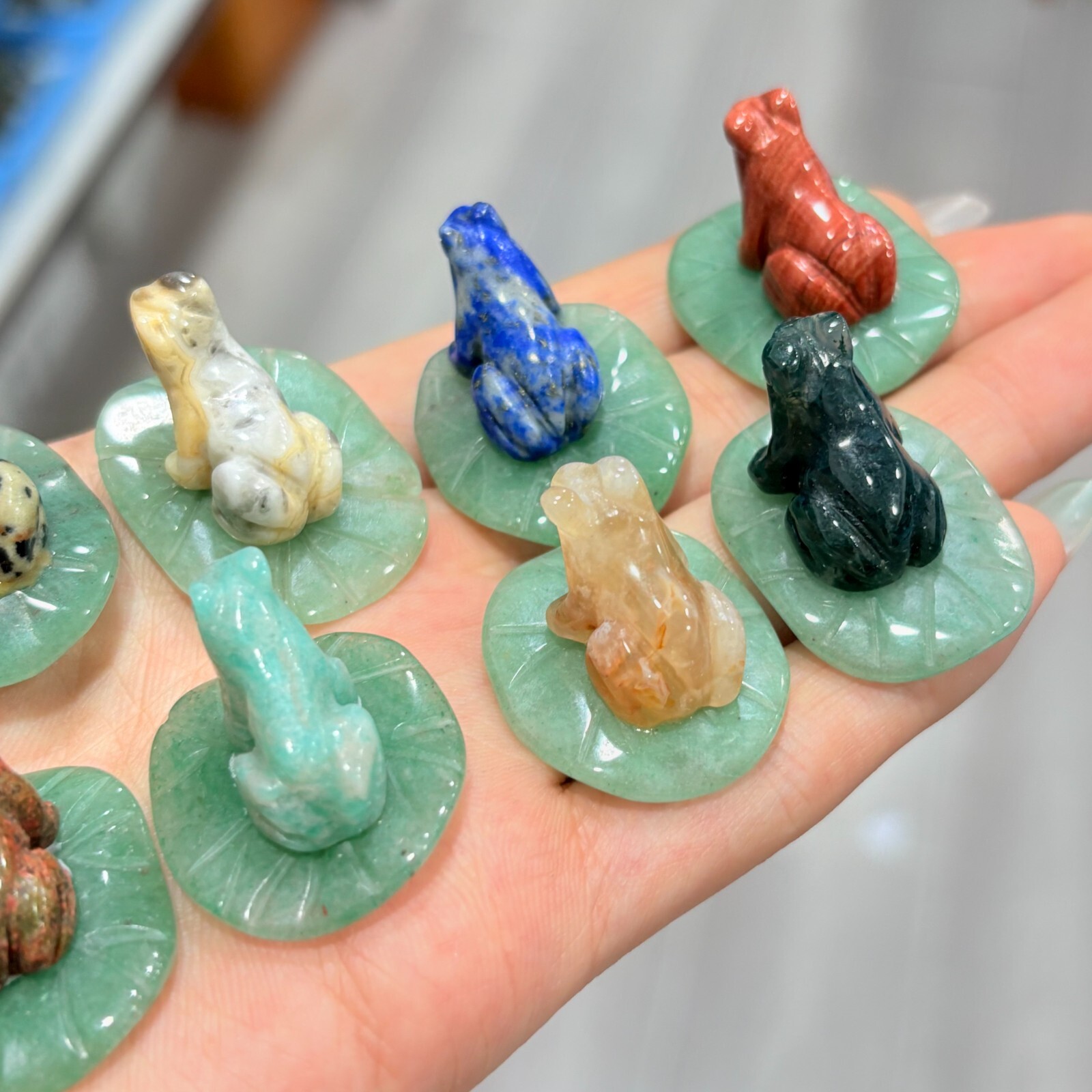 5pc Natural mix Quartz hand Carved Mini frog crystal carving reiki