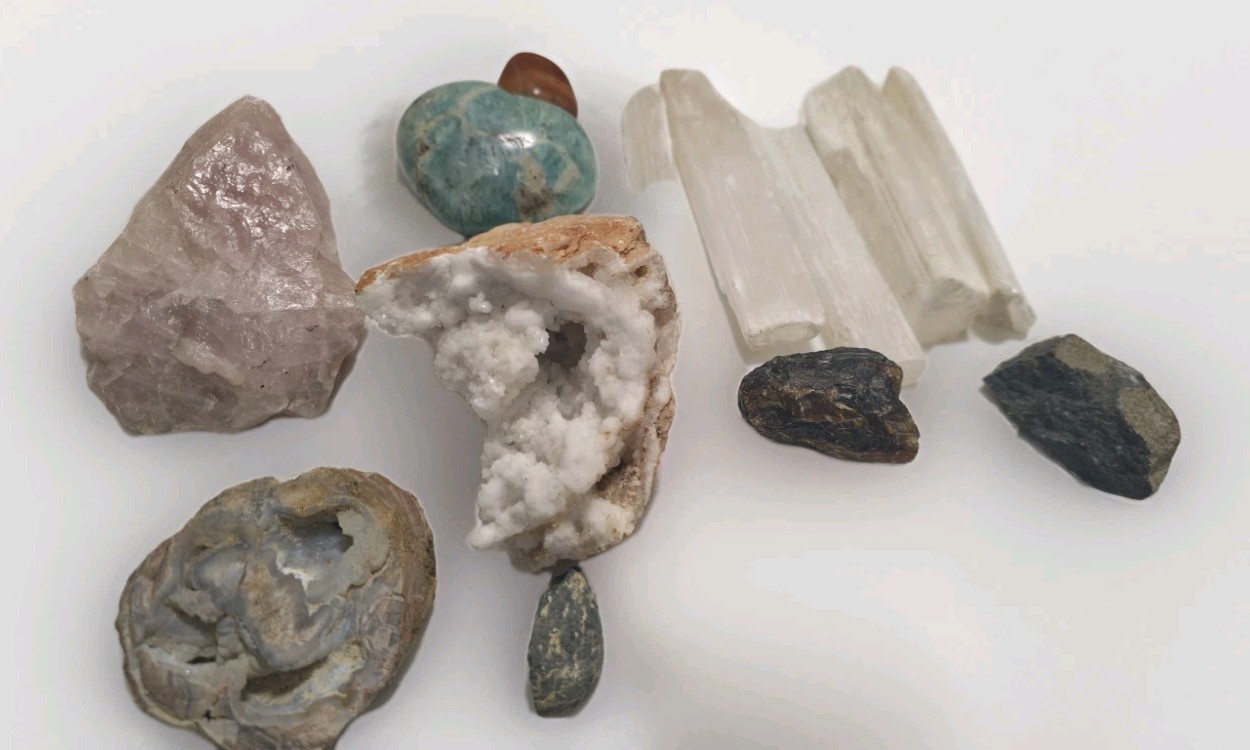 Random Crystals Lot, Assorted Mixed Gemstones