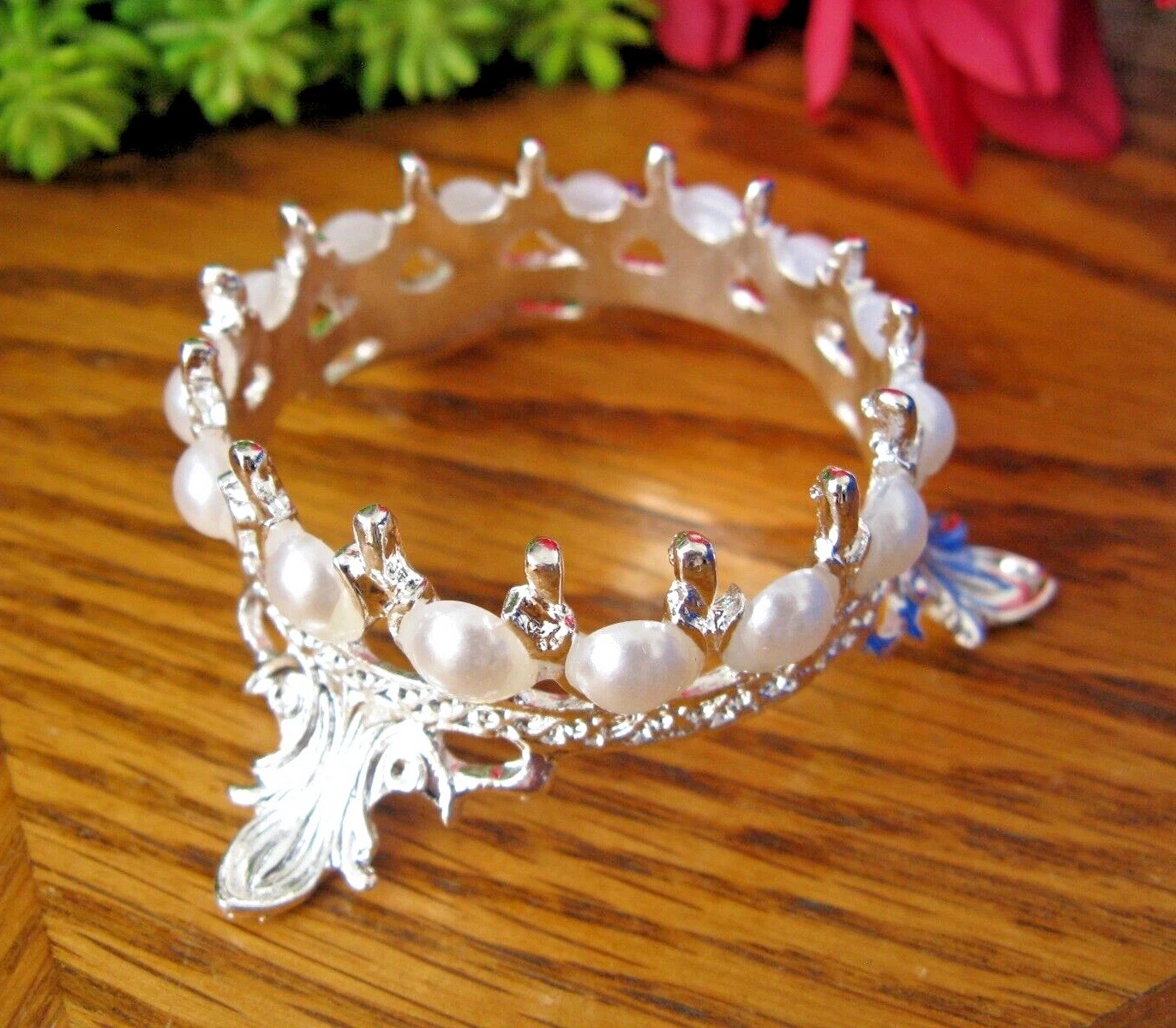 New Ornate Silver Metal Crown Display Stand for Sphere, Geode, Egg, Baseball