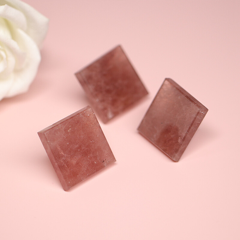 Natural Strawberry Quartz Gemstone Pyramid Healing Crystal Orgonite Energy Tower