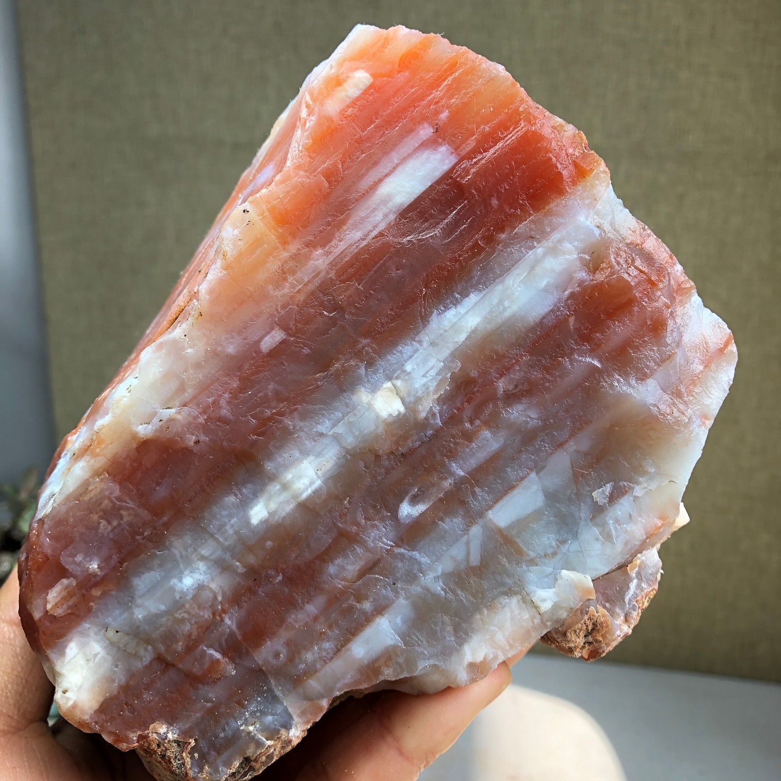120mm Natural agate stone uncut block original Crystal specimens 1.6kg A3636