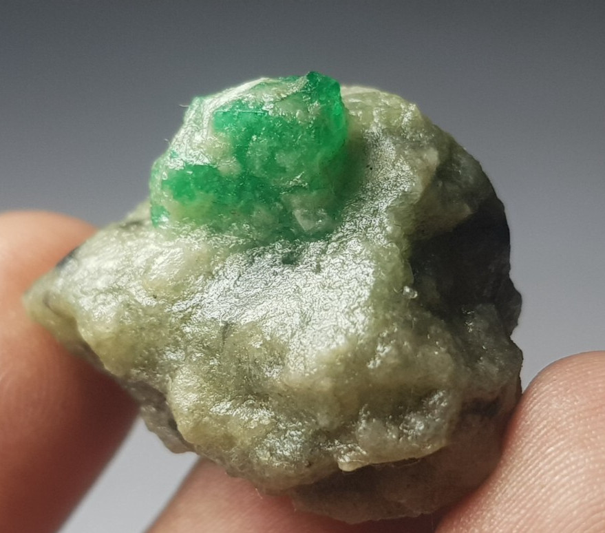 91 Cts Natural Terminated Crystal of Emerald on Softstone Matrix From Swat Pak