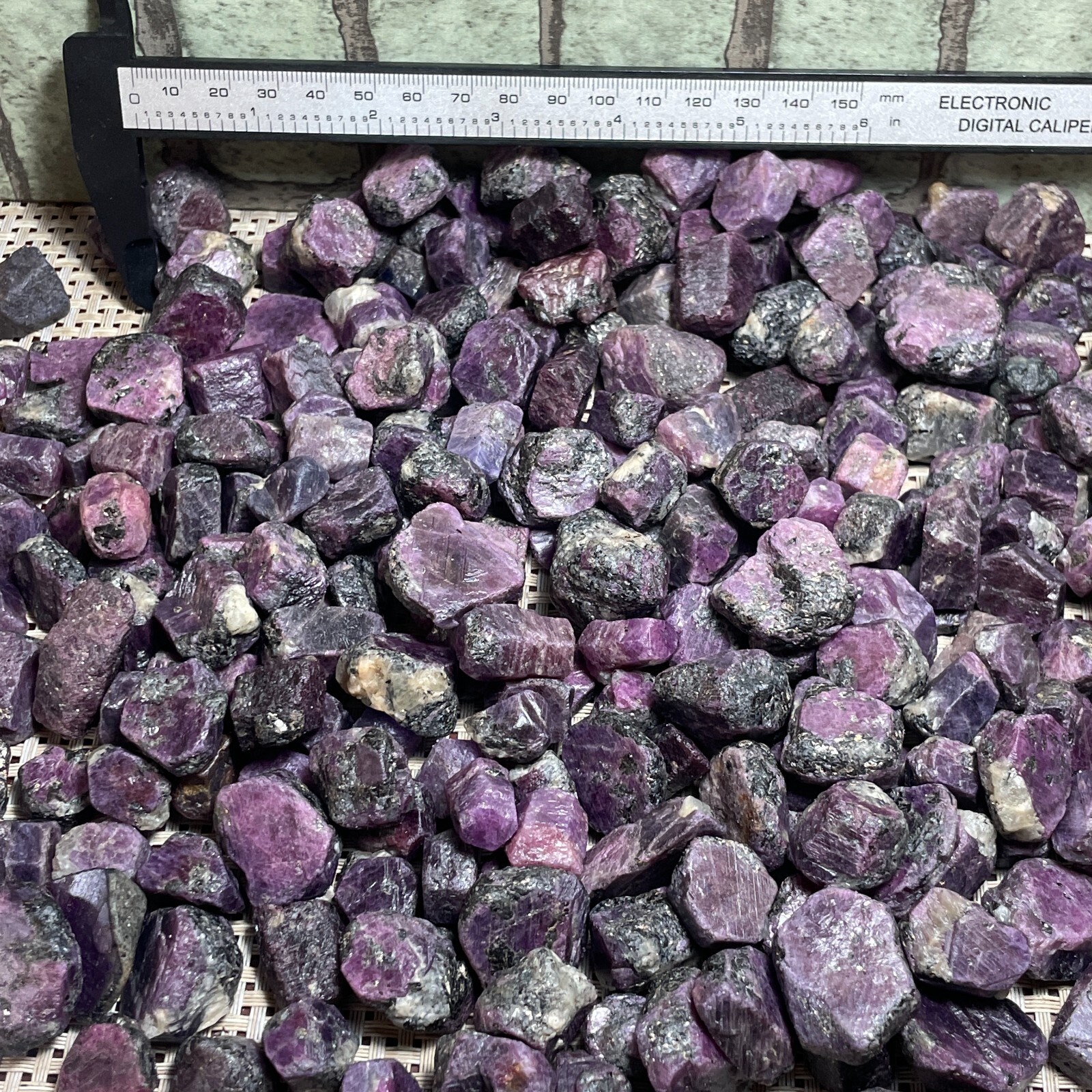 2kg Ruby Mozambique – Ruby Corundum stone – Red Sapphire Unprocesse