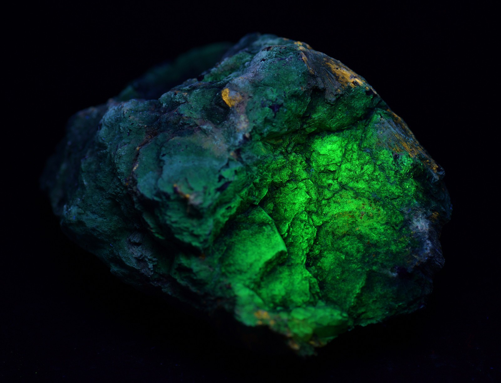 Wollastonite awith Garnet, Diopside crystals, fluorescent. Sweden. 456 grams.