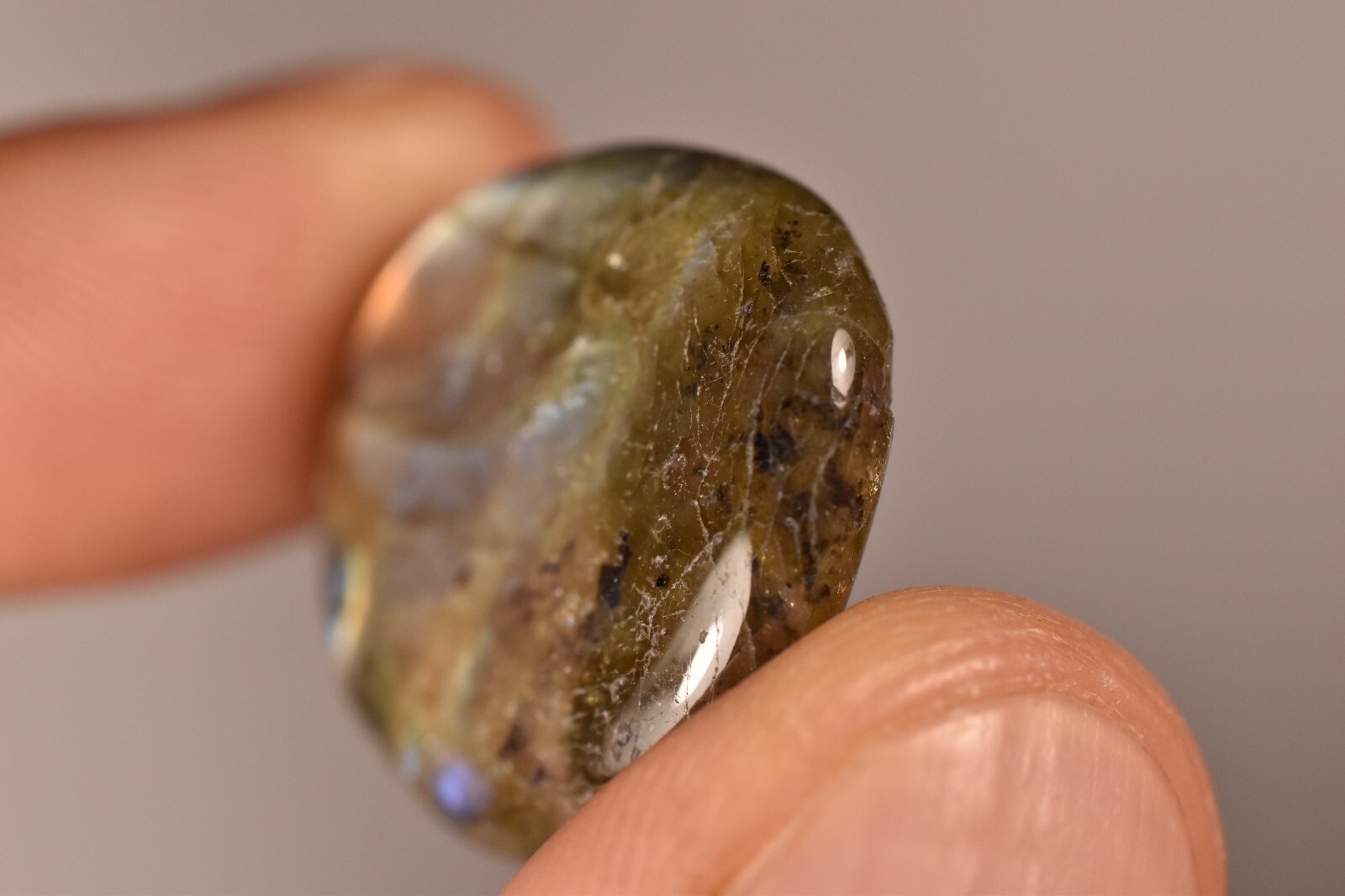 *LABRADORITE* Flat Stone 2.5cm 6.6g Palm Worry Thumb Tumbled Healing Crystal