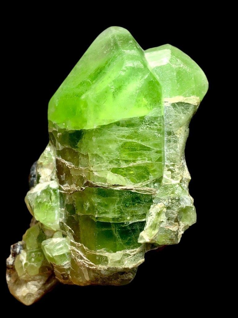 Top Quality Collection Mineral Beautiful Deep Green Peridot Crystal Specimen
