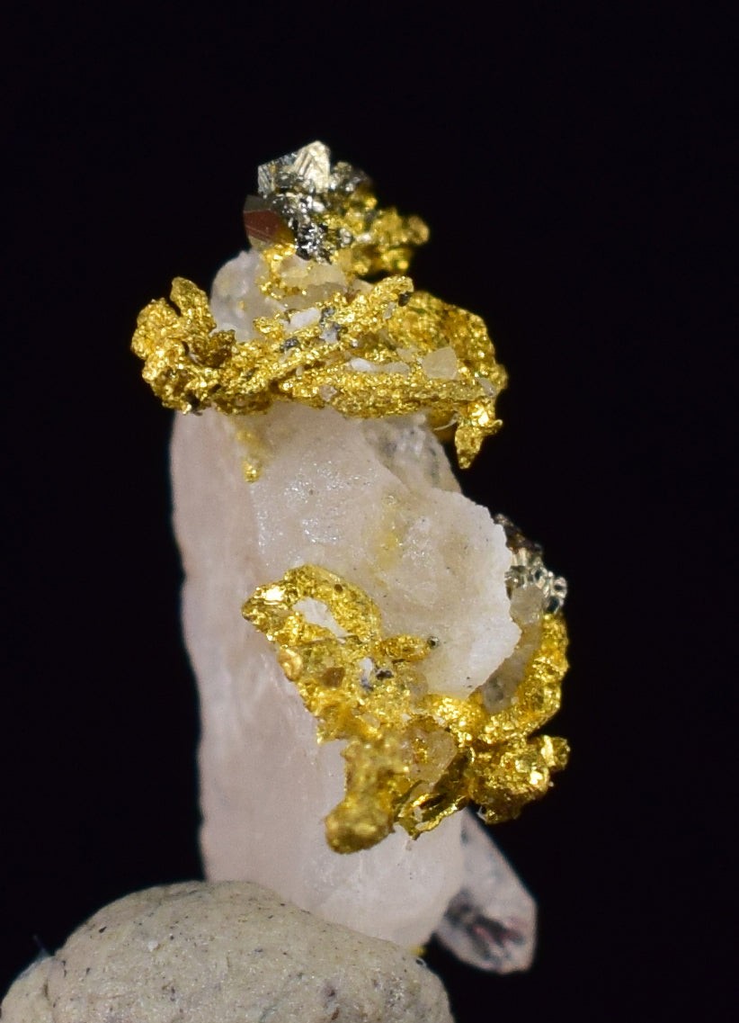 0.6cm UNIQUE NATIVE GOLD INCAS PYRITE PERU QUARTZ THUMBNAIL CRYSTAL LB125