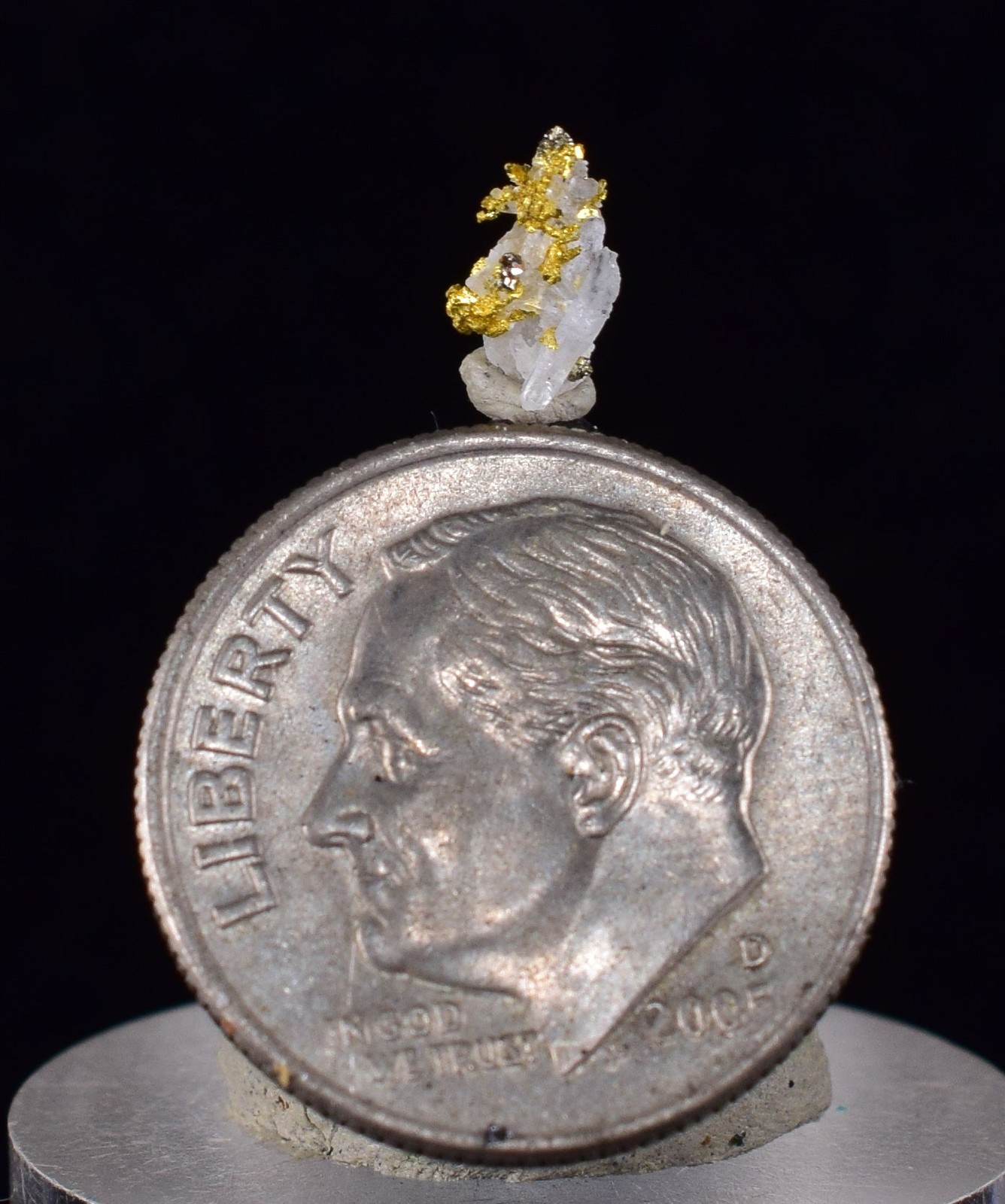 0.6cm UNIQUE NATIVE GOLD INCAS PYRITE PERU QUARTZ THUMBNAIL CRYSTAL LB125