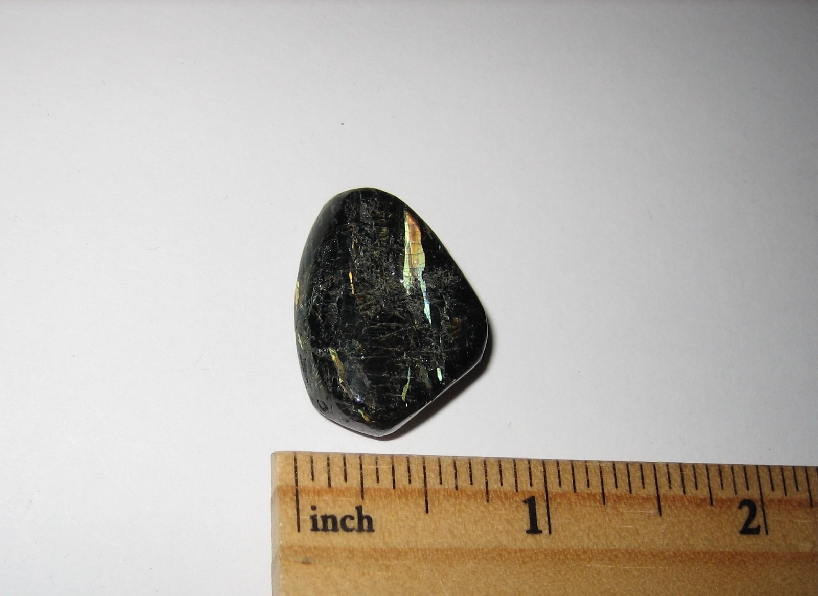 1″ TOP QUALITY POLISHED NUUMMITE STONE MINERAL W/ FLASH GREENLAND ~ 9.3grams *A1
