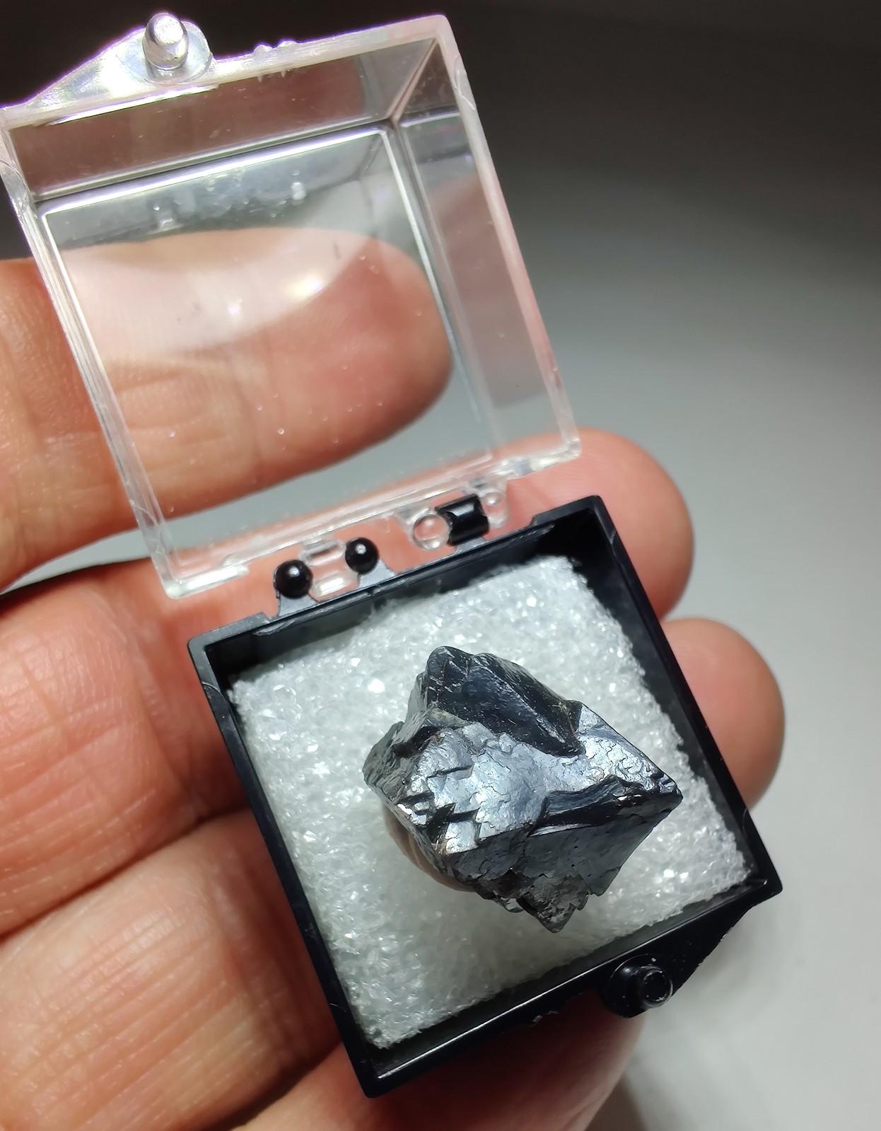 Twinned Magnetite crystal, sharp! San Calixto Prospect, Bolivia. 2 cm.