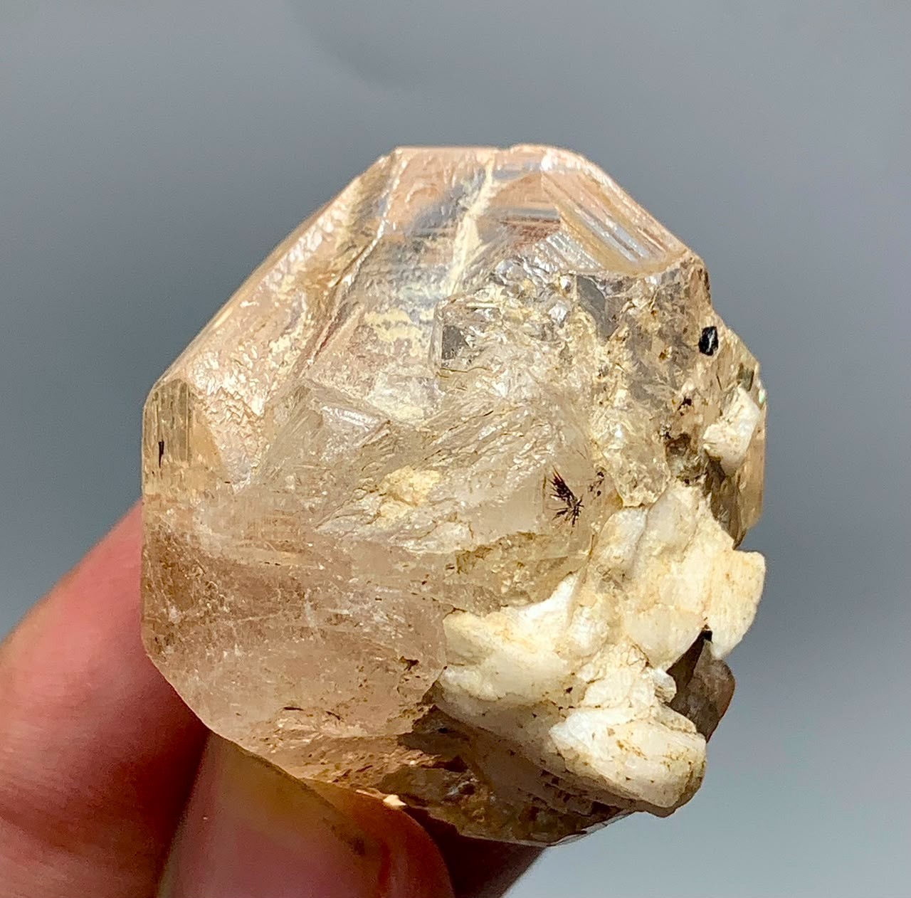 Top Quality Topaz Crystal from Pakistan 152 Carat