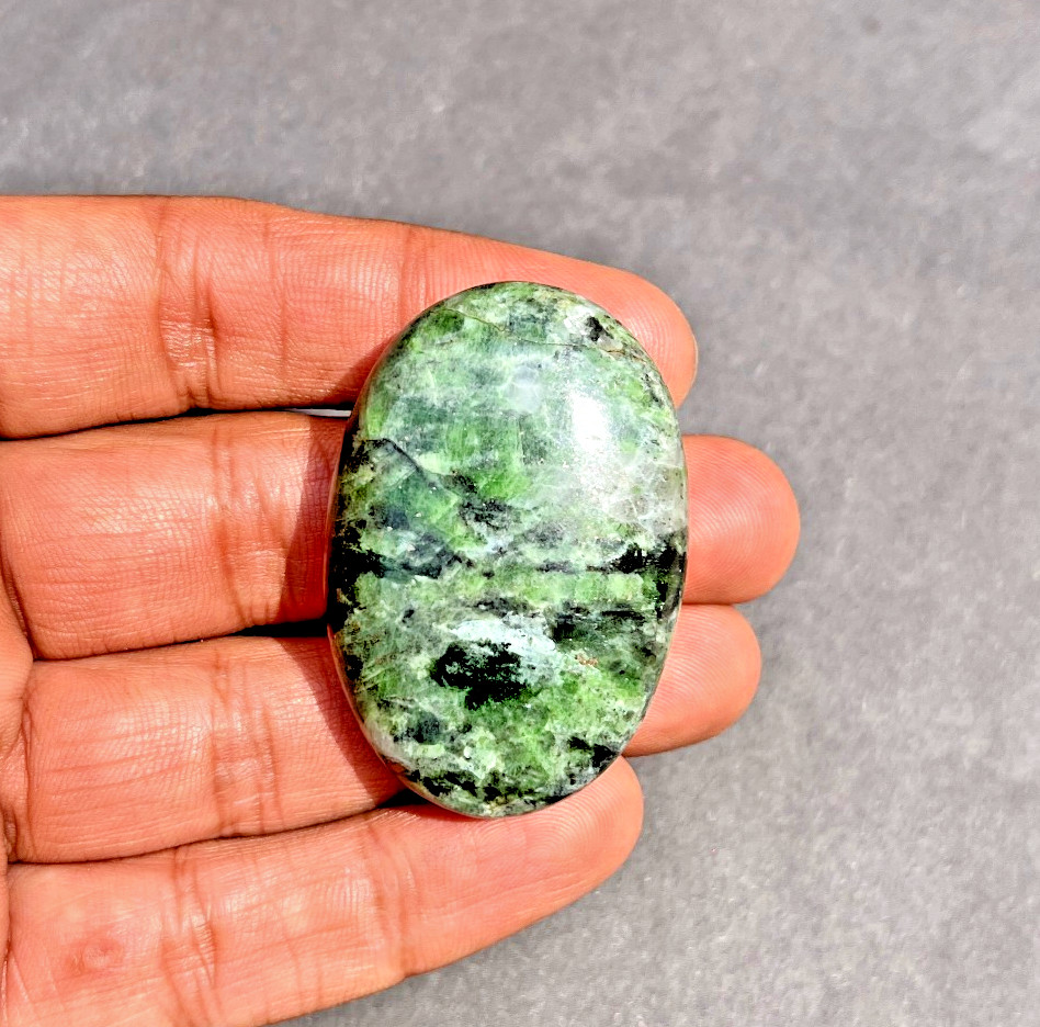 Chrome Diopside Palmstone 50x34mm 55g Green Gemstone Meditation Crystal Gift