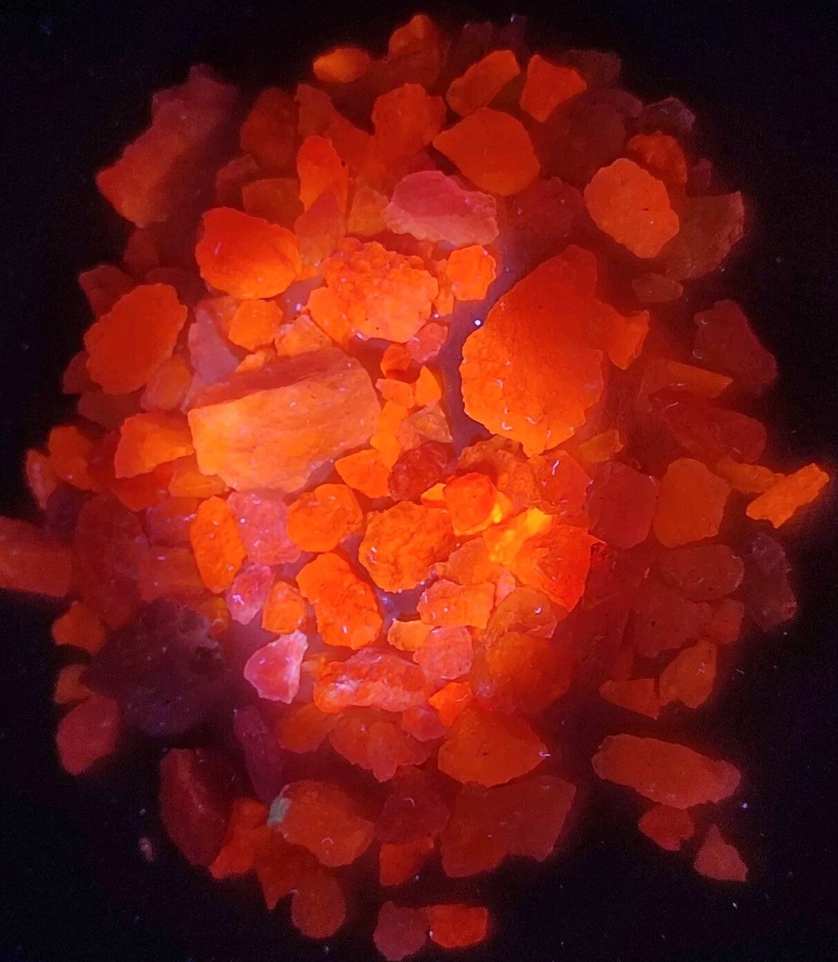 20-gm Hackmanite Tenebrescent/Fluorescent Rough Crystals-Badakhshan, Afghanistan