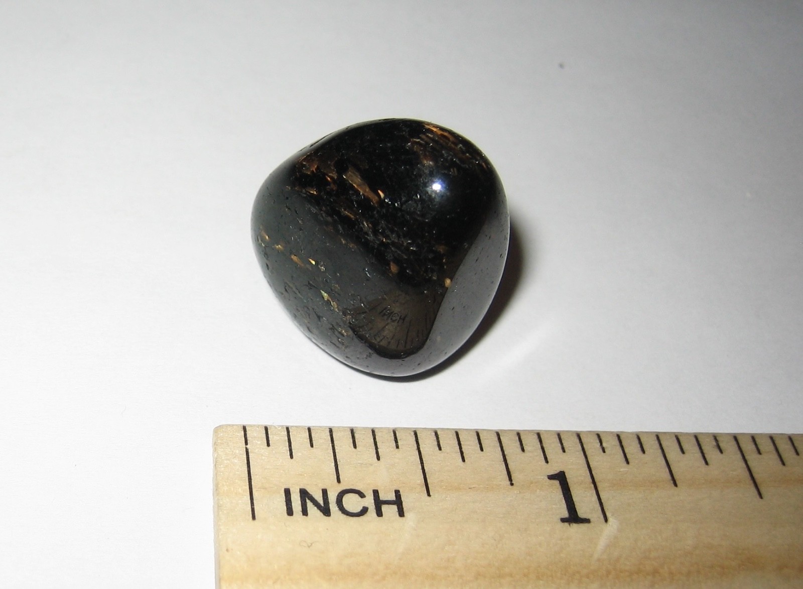 0.8″ RARE TUMBLED POLISHED AUTHENTIC NUUMMITE STONE FROM GREENLAND 9.2grams *17