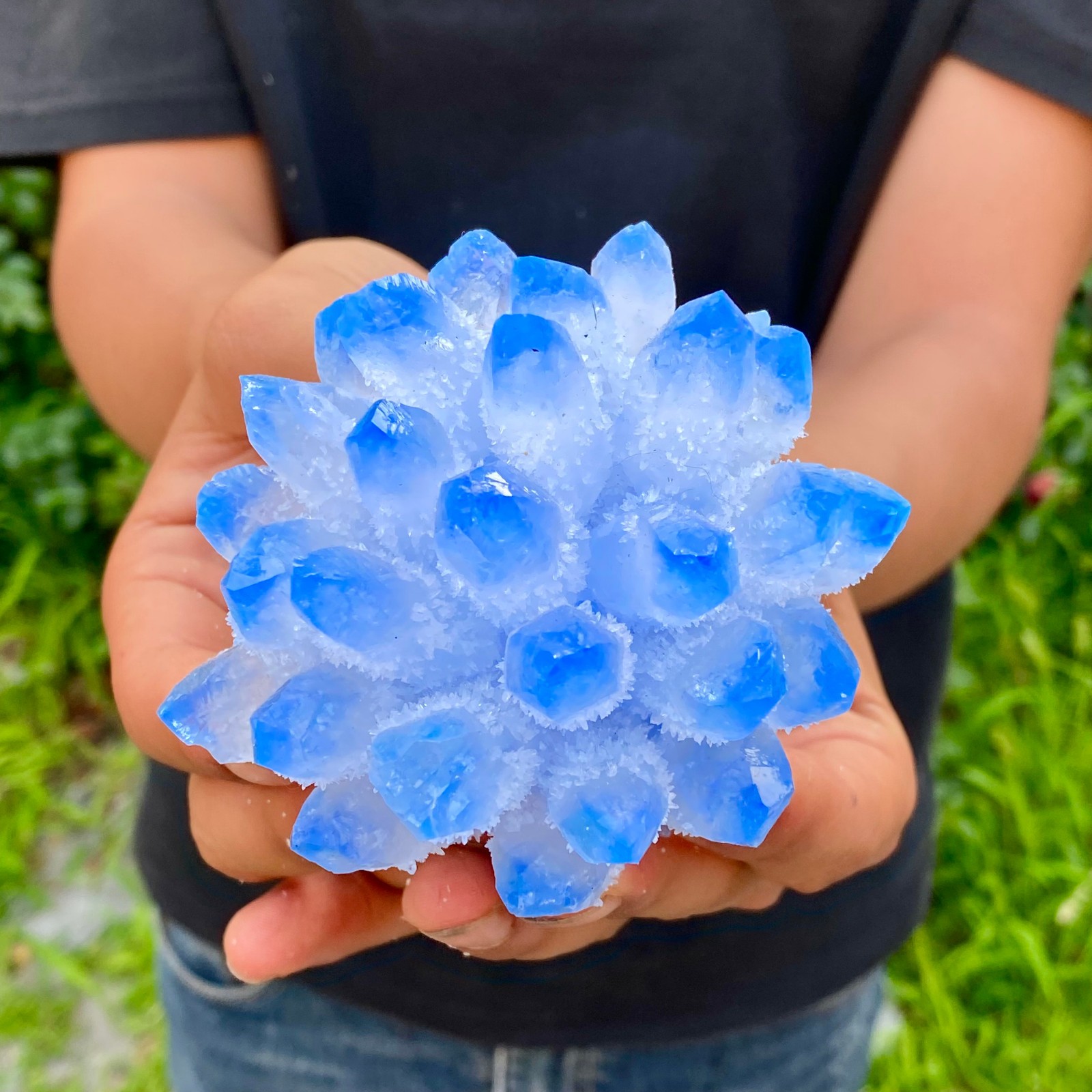 438G Newly discovered blue crystal cluster flower shaped mineral specimen