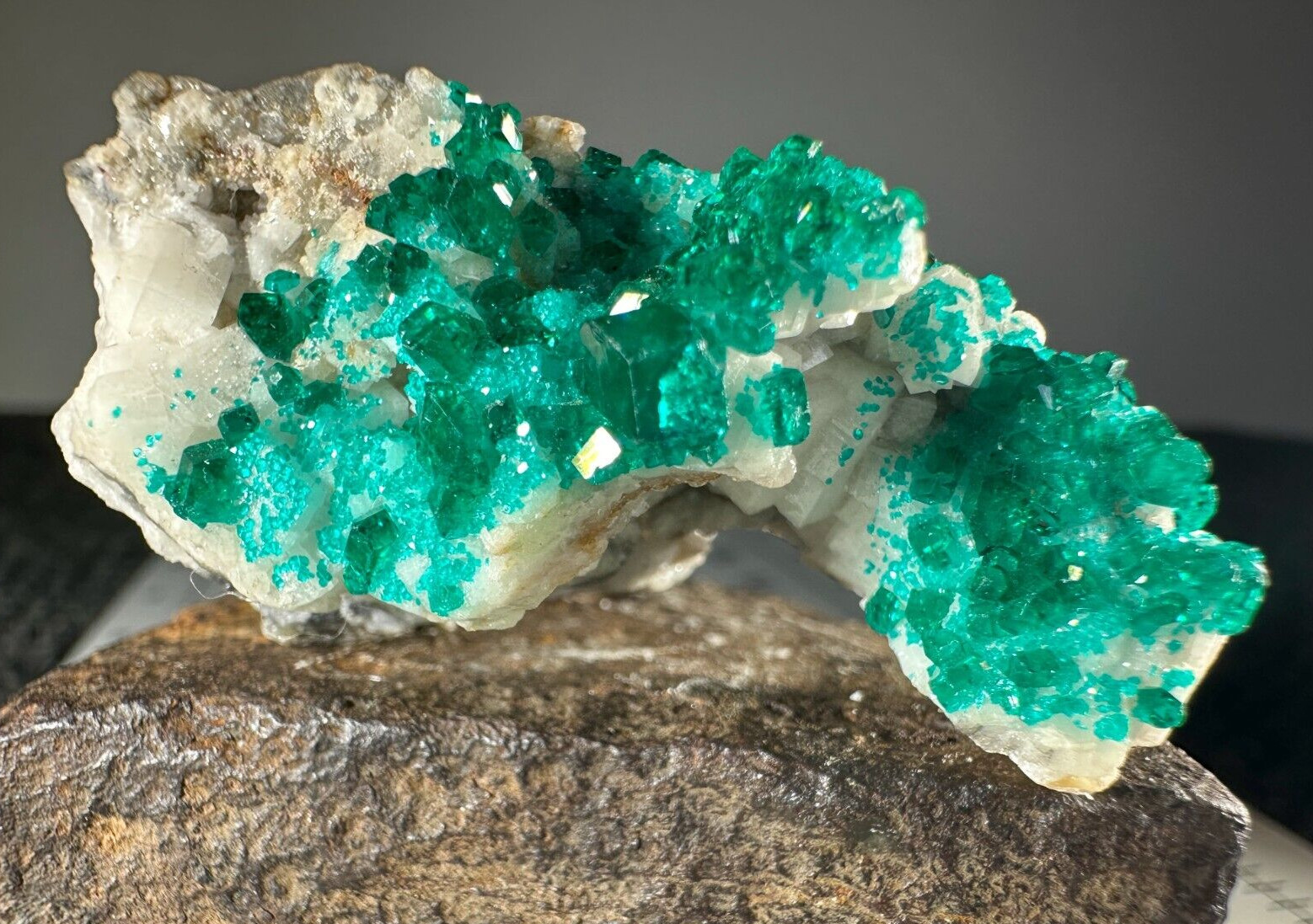 ➤ 2-1/8″ DIOPTASE & CALCITE CRYSTALS – Tsumeb Mine – Namibia Africa VIDEO➤664