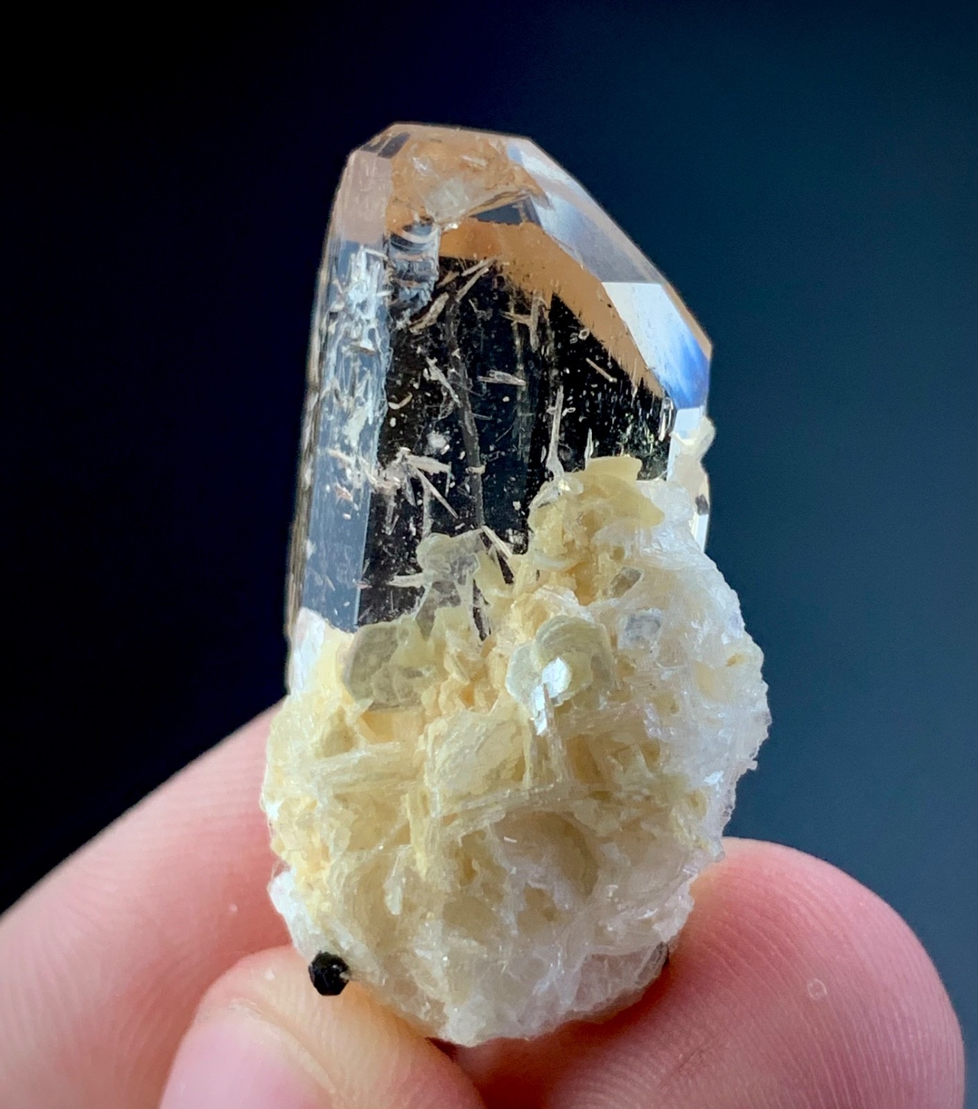 Natural Aesthetic Terminated Topaz Crystal Specimen From Pakistan (61 carats)