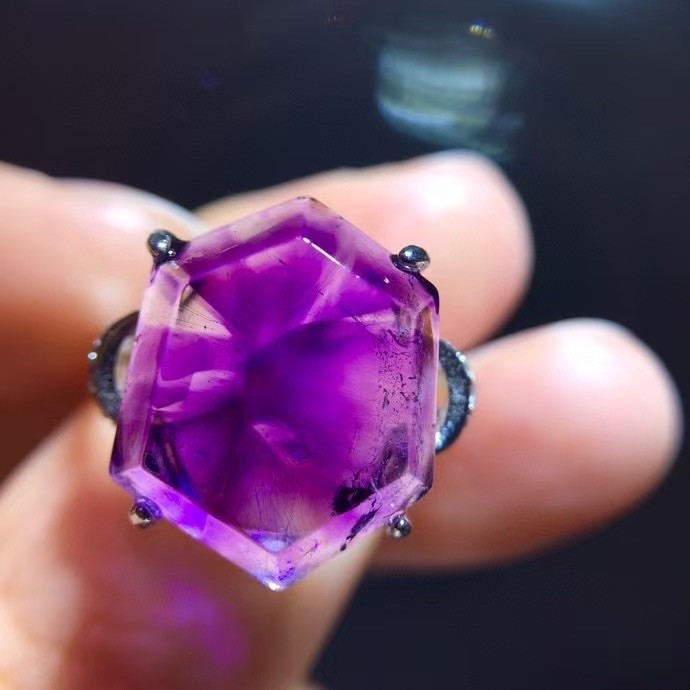 Natural purple crystal super seven-shaped herringbone flower candy heart ring