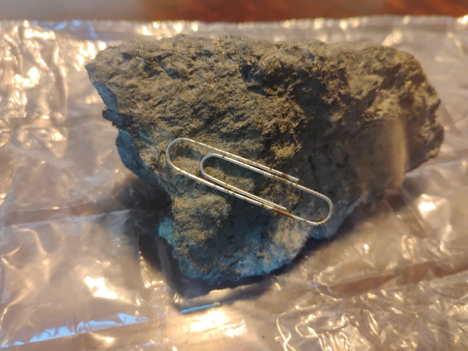 Large Lodestone Magnetite plus smaller stones iron+powder – 3.4 lbs 1542g USA