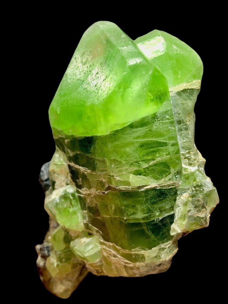 Top Quality Collection Mineral Beautiful Deep Green Peridot Crystal Specimen