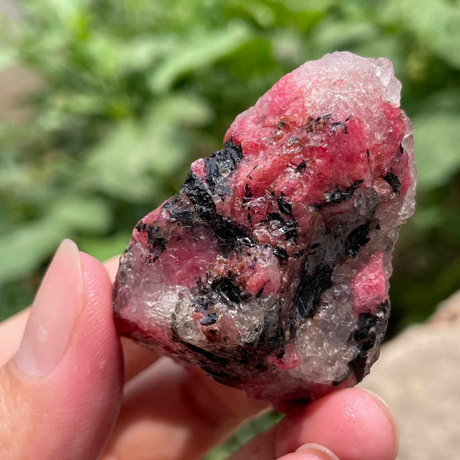 114g Small Raw Ore Red Black Rhodonite Quartz Gemstone Mineral Specimen