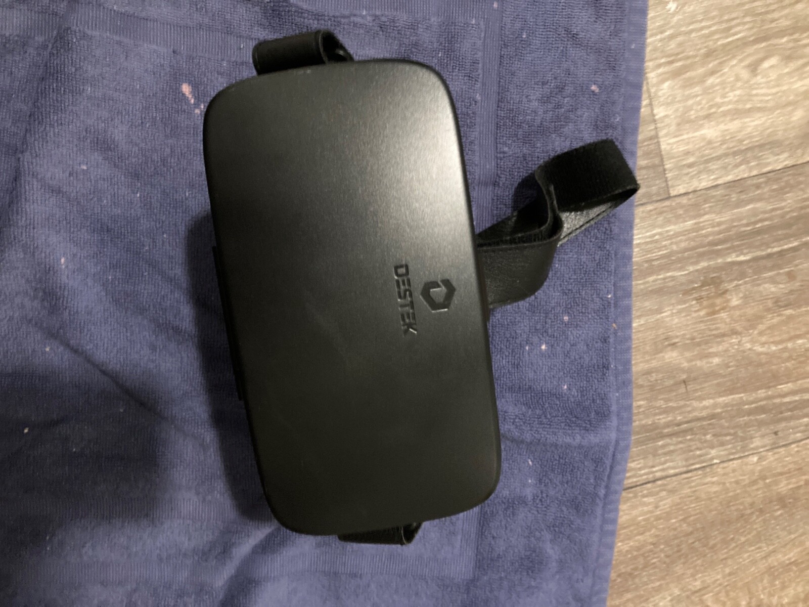 VR phone headset. One size fits all. I got it for 10,000.