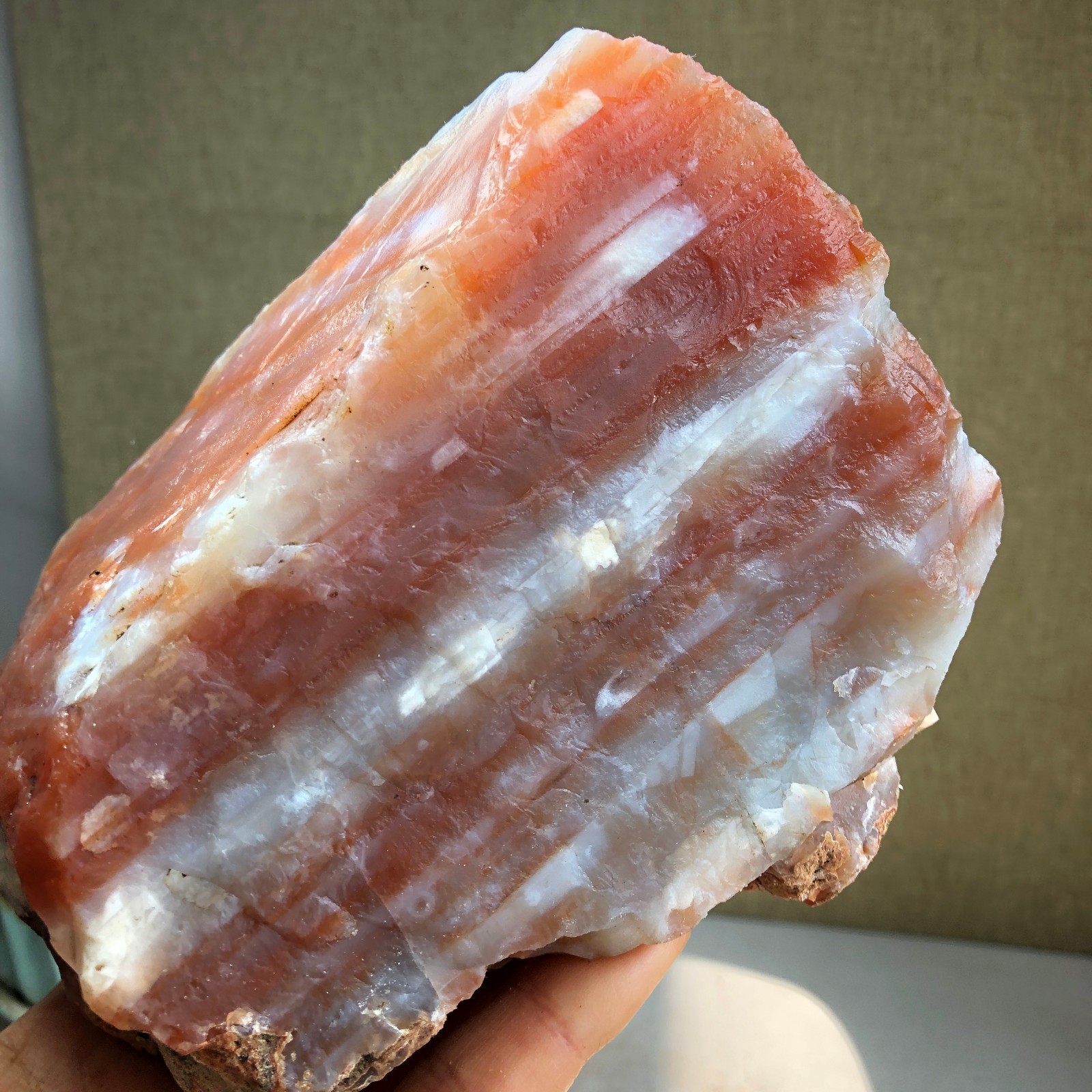 120mm Natural agate stone uncut block original Crystal specimens 1.6kg A3636