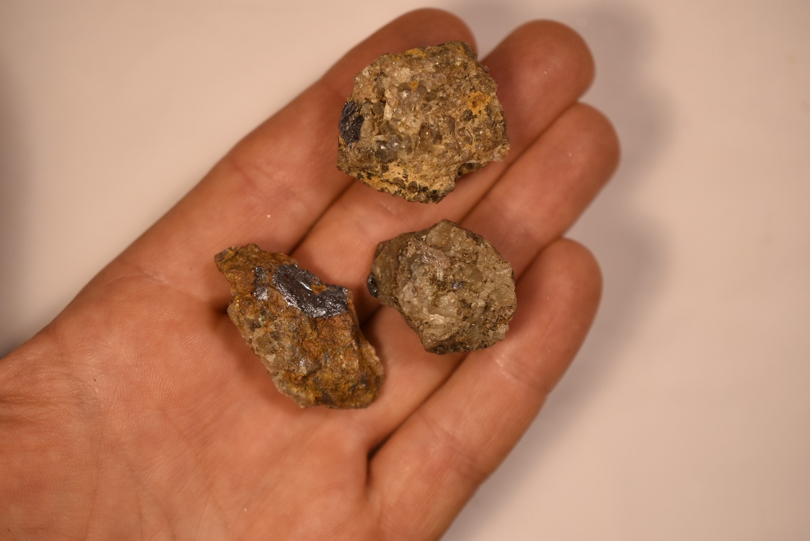 3 *AUSTRALIAN MOLYBDENITE* Specimens 2-4cm 37.5g In Matrix Kingsgate NSW