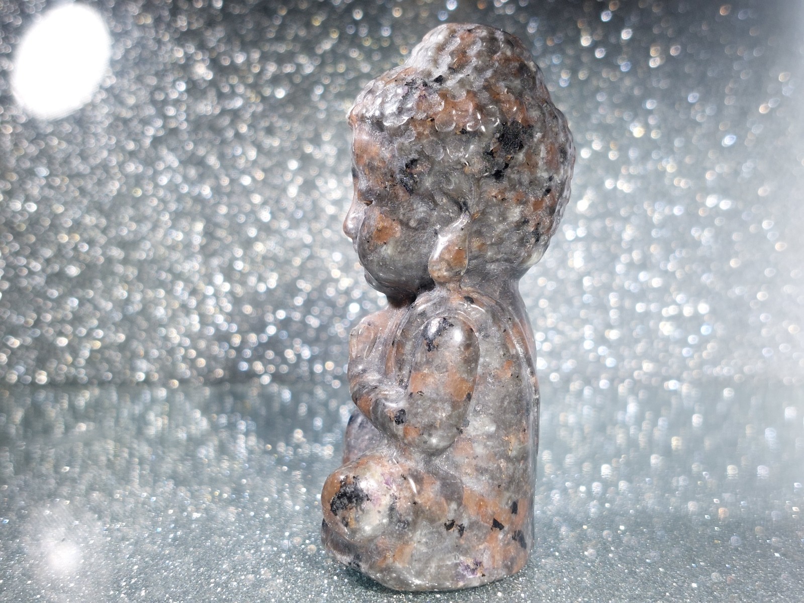 Yooperlite Buddha Carving 134.7g 8cm UV Reactive – Glows Orange Under Light