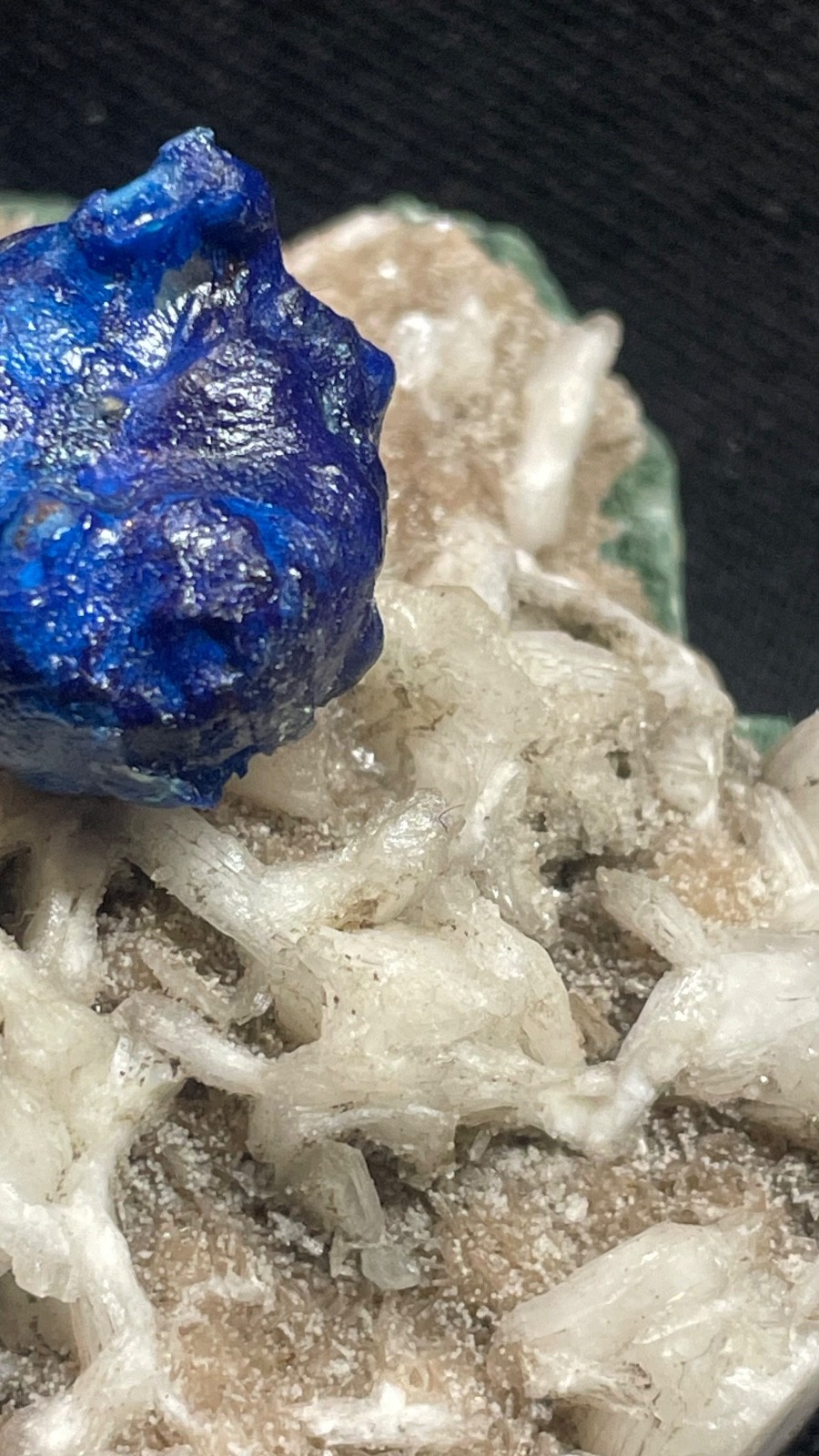 Stunning cavansite crystal on stilbite W/ chalcedony in matrix specimen [REPAIR]