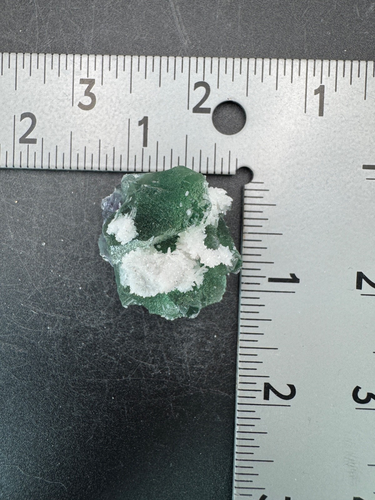 6658 Lovely Green Octahedral with White Quartz on Purple Fluorite Fu Jian 28g