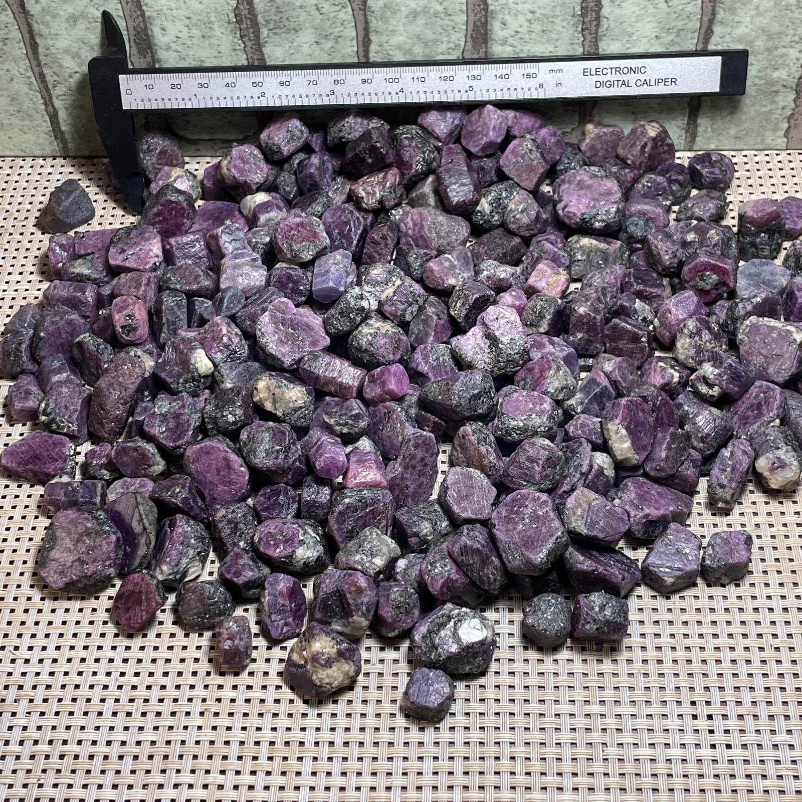 2kg Ruby Mozambique – Ruby Corundum stone – Red Sapphire Unprocesse
