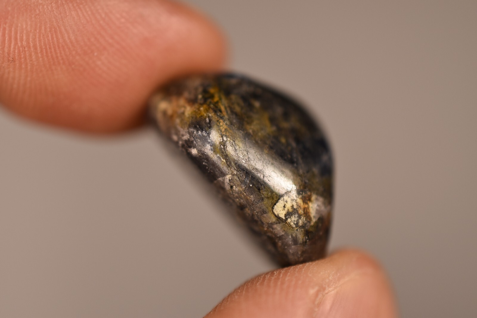*SAPPHIRE* Tumbled Stone 2.3cm 10.4g Natural Polished Healing Crystal