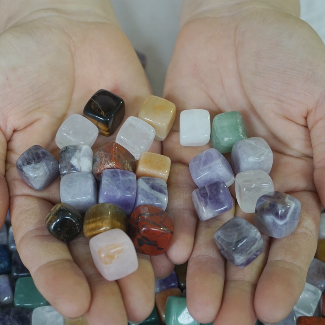 11LB 870Pcs Tiny Natural Quartz Crystal Jasper Square Cubes Mixed Stones Healing