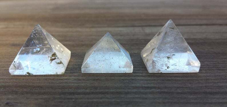 NATURAL CLEAR QUARTZ SMALL GEMSTONE PYRAMID 20-22mm