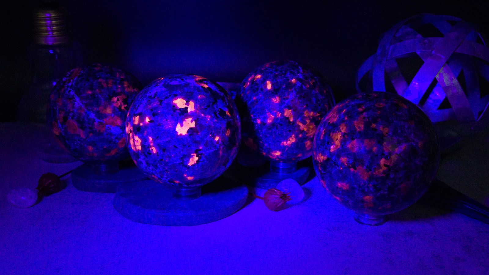 Yooperlite Crystal Sphere UV Reactive Stone Ball Blacklight Halloween Crystals
