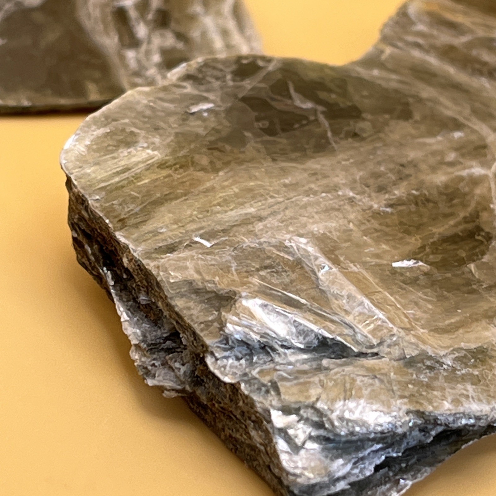 205g Shiny Muscovite Mica Mineral Slab Crystal Quartz USA Pennsylvania 104X72mm