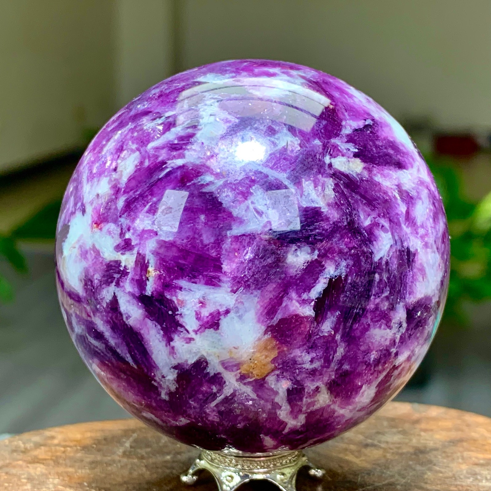 310G Natural Beautiful Purple Lithium Mica Crystal Spherical Mineral Sample